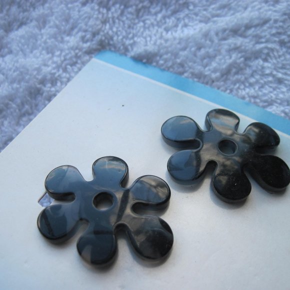 2 Goody 2002 Plastic Hippie Flower Hair Barrettes - Picture 2 of 11